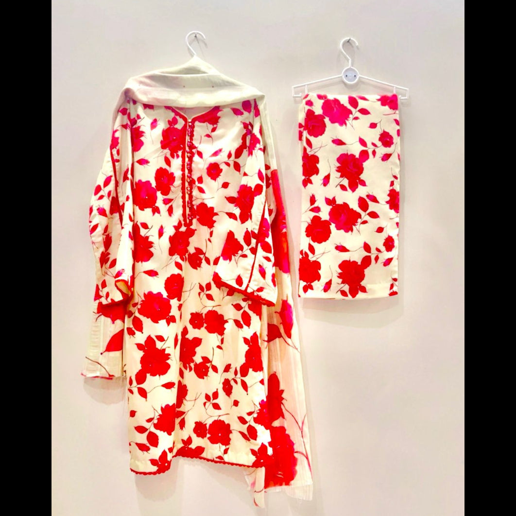 Upgrade your wardrobe with this elegant Midseason 3-Piece